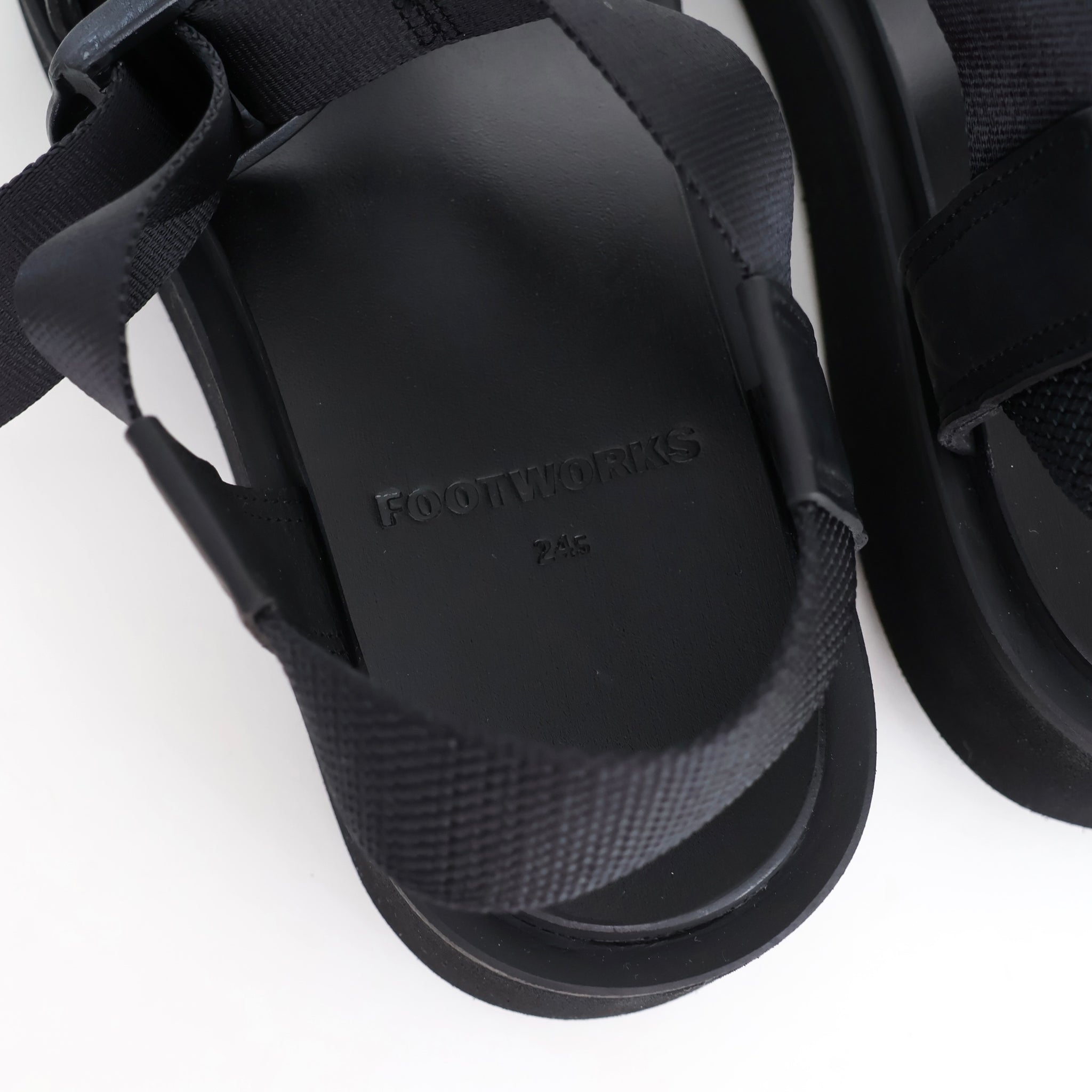 New Sandals with Velcro Straps in Smooth Leather