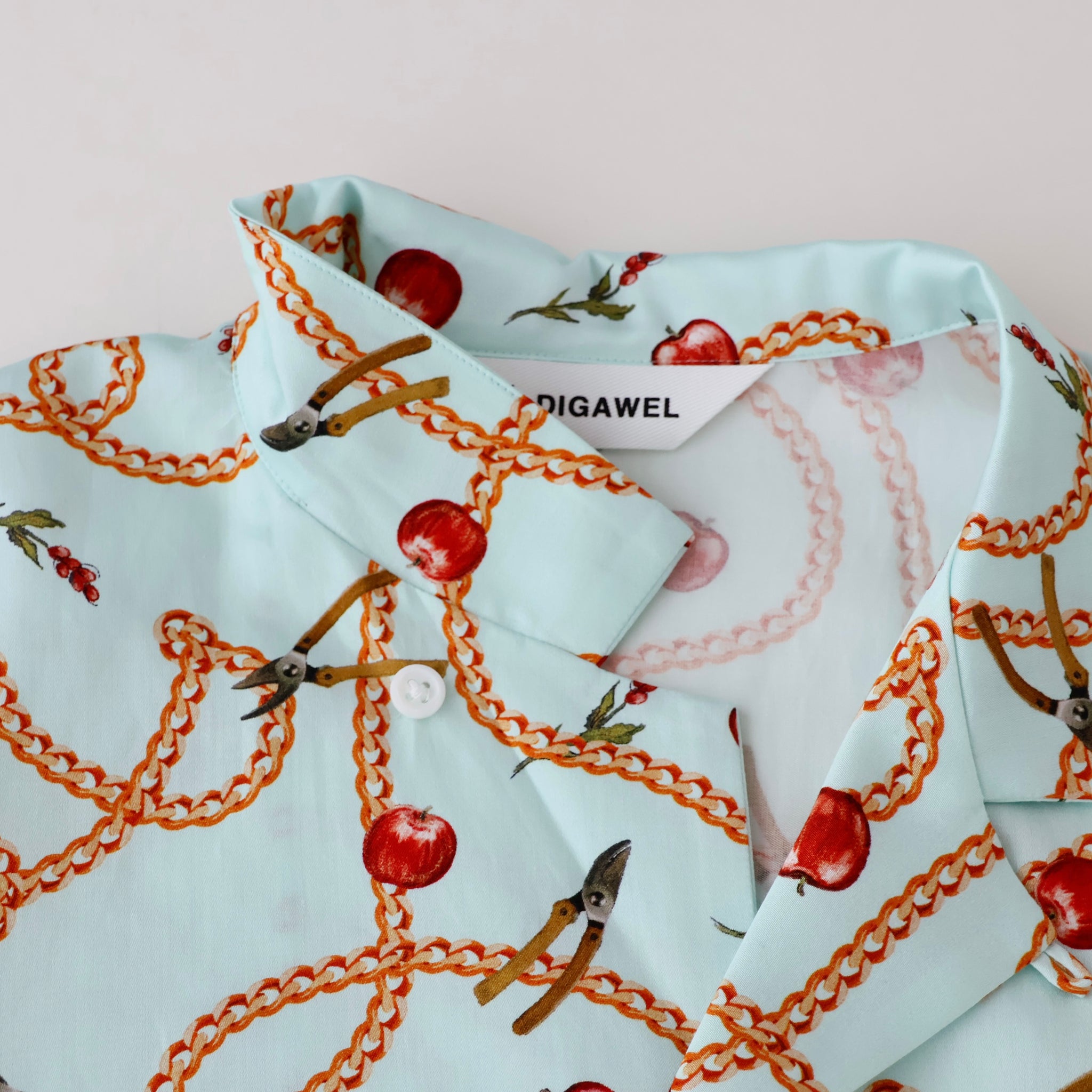 Open-collar S/S shirt (apple&chain)