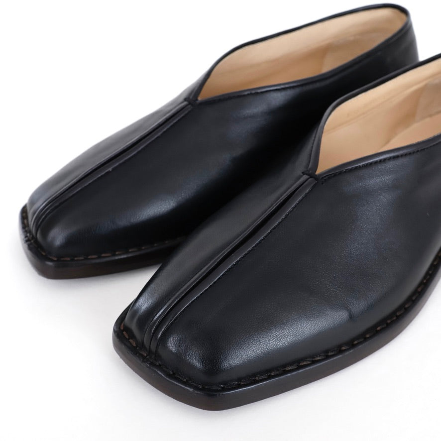 FLAT PIPED SLIPPERS