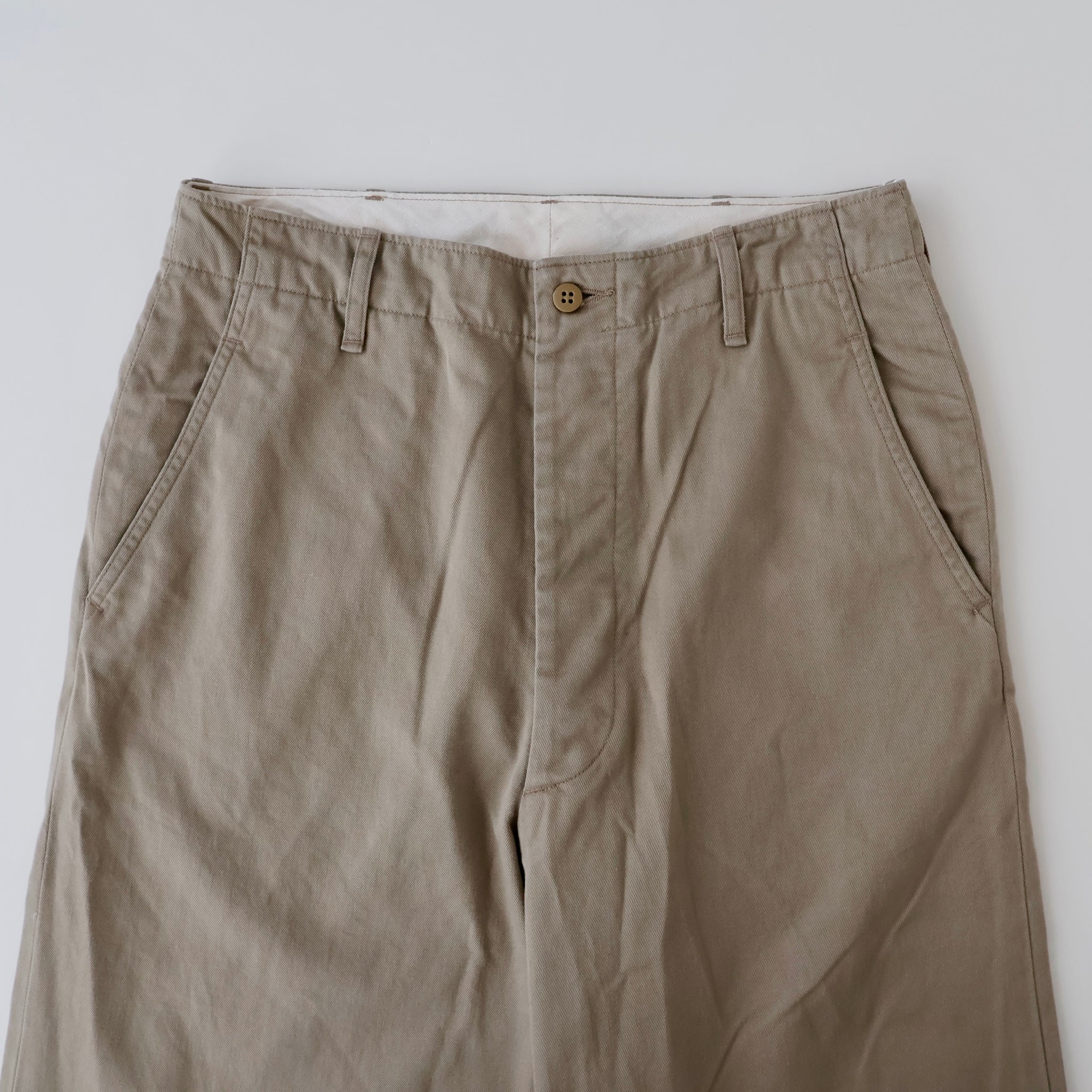 KHAKI チノパンツ