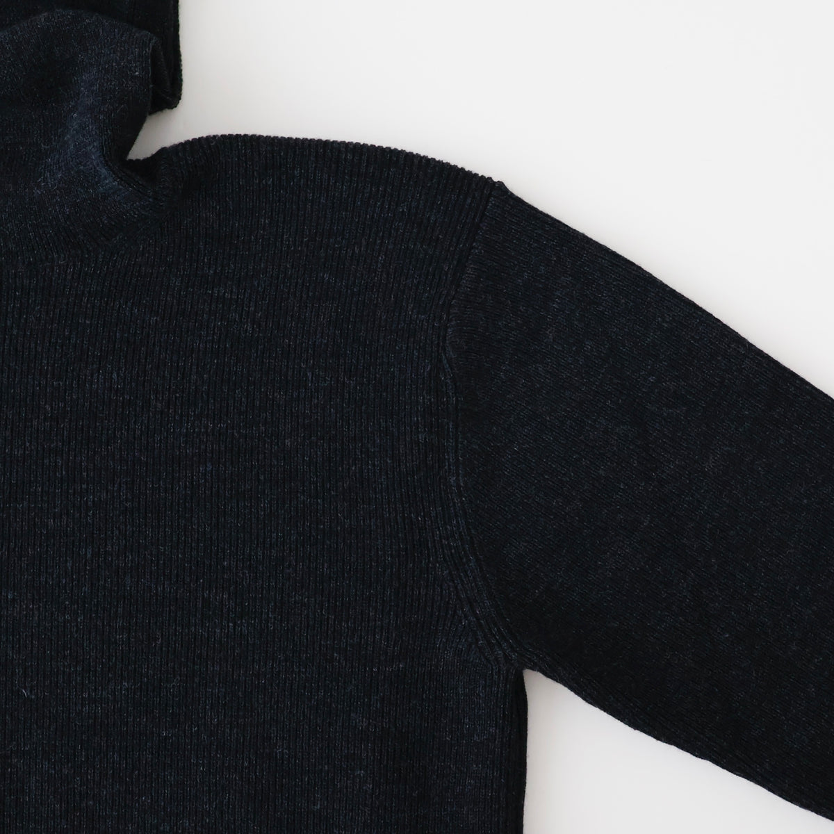 TURTLE NECK SWEATER