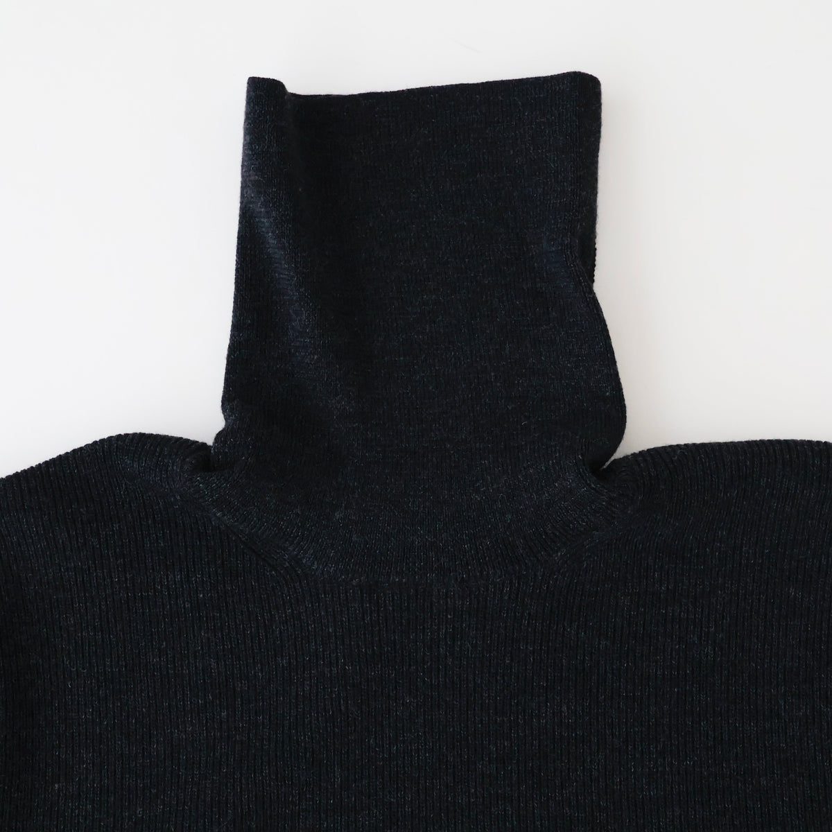 TURTLE NECK SWEATER
