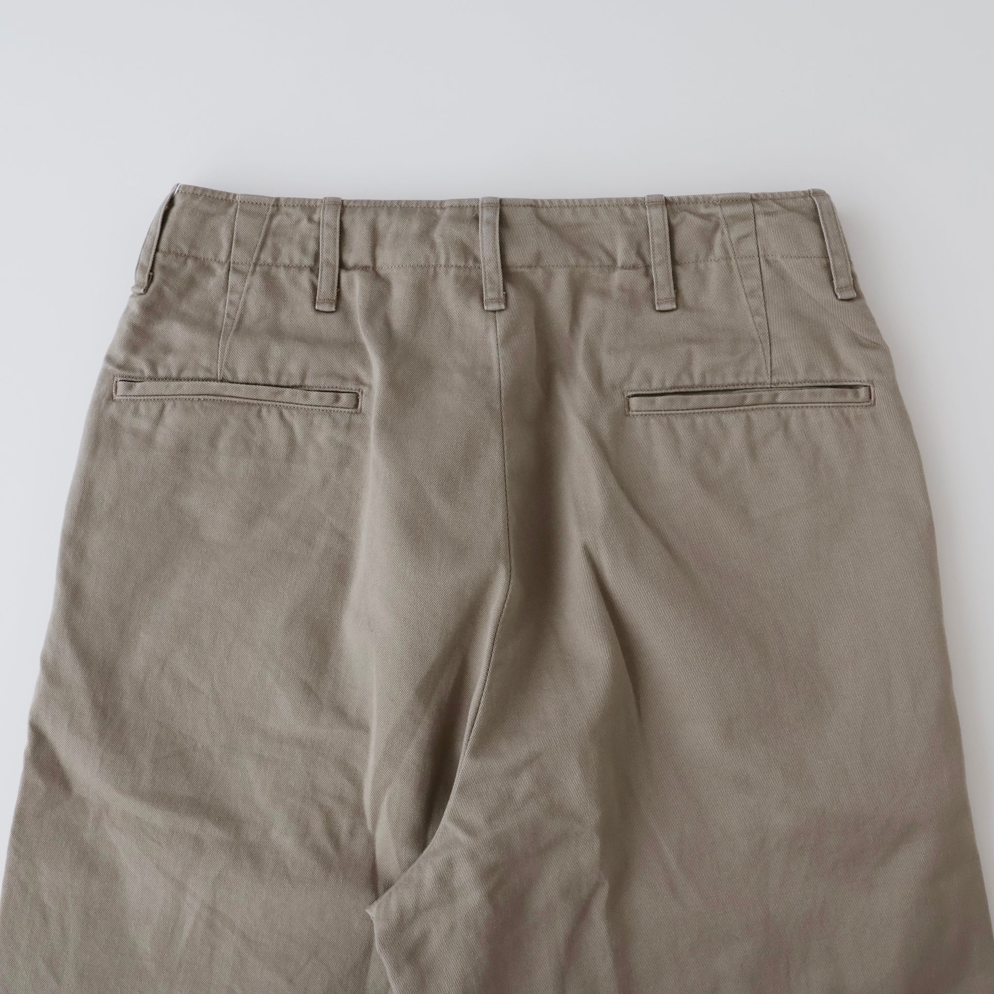 KHAKI チノパンツ