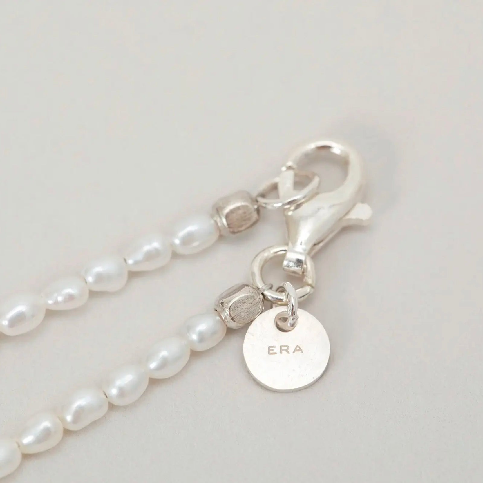 SL020 / TWNKL PEARL NECKLESS