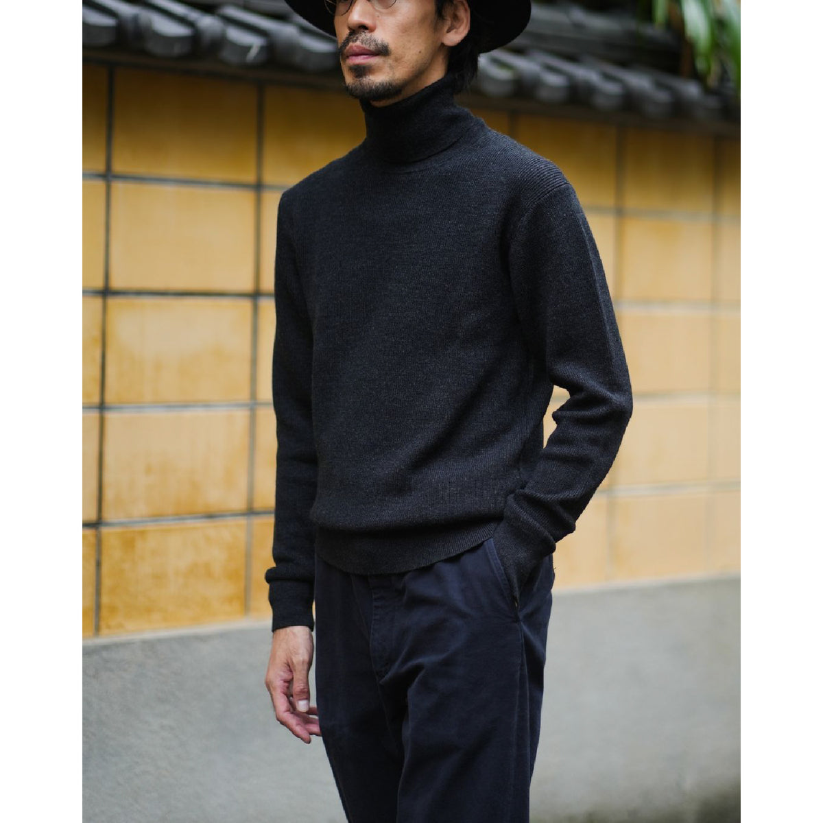 TURTLE NECK SWEATER
