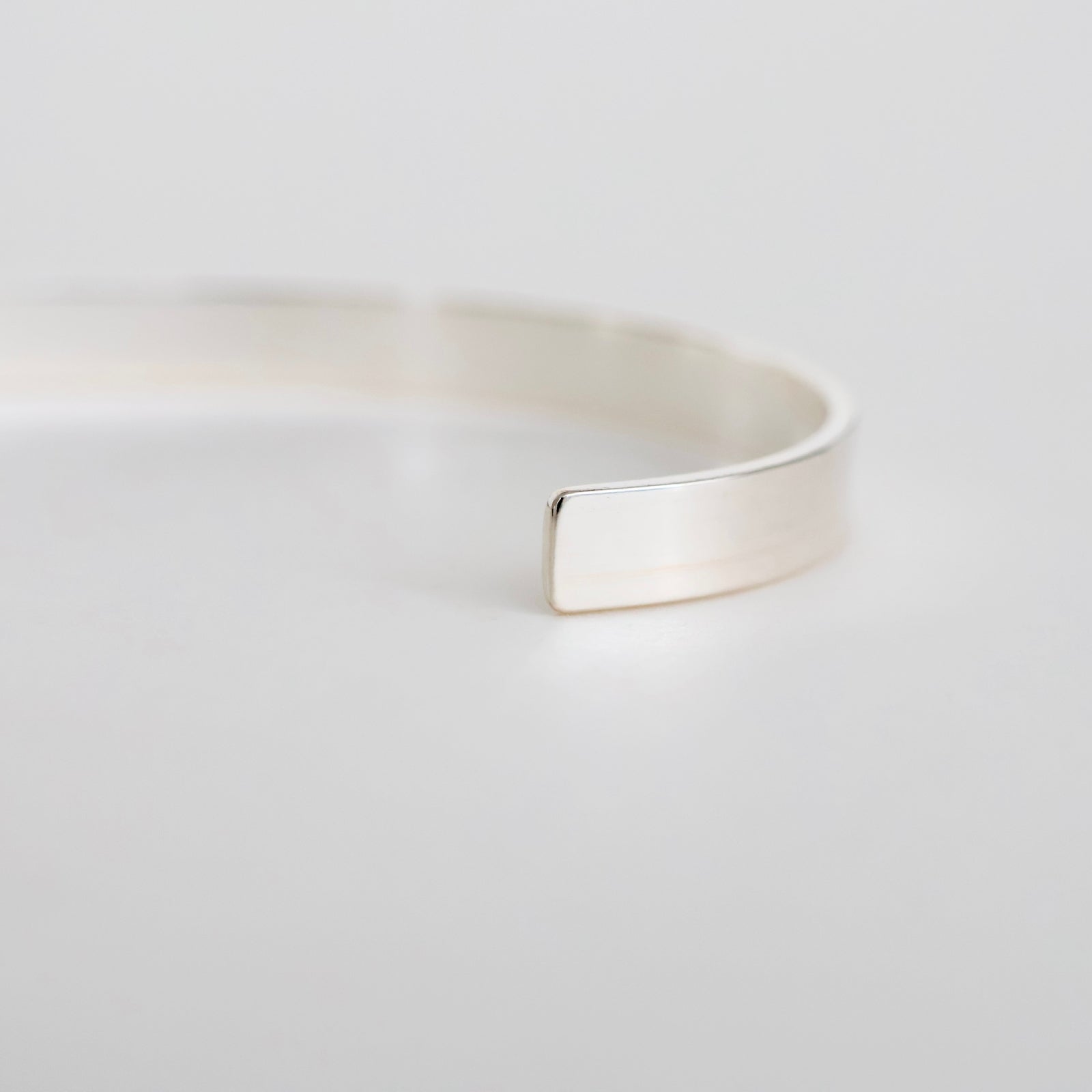 SL035 / S&C FLAT BANGLE