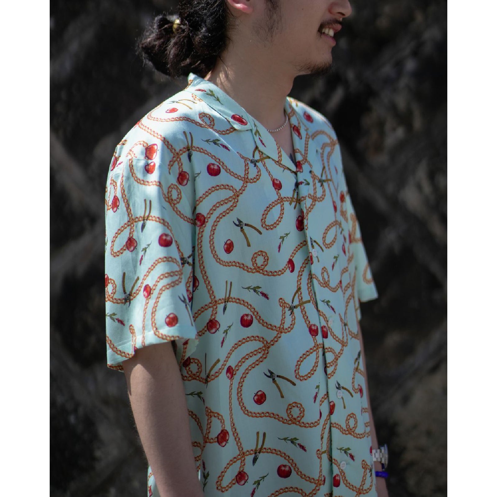 Open-collar S/S shirt (apple&chain)