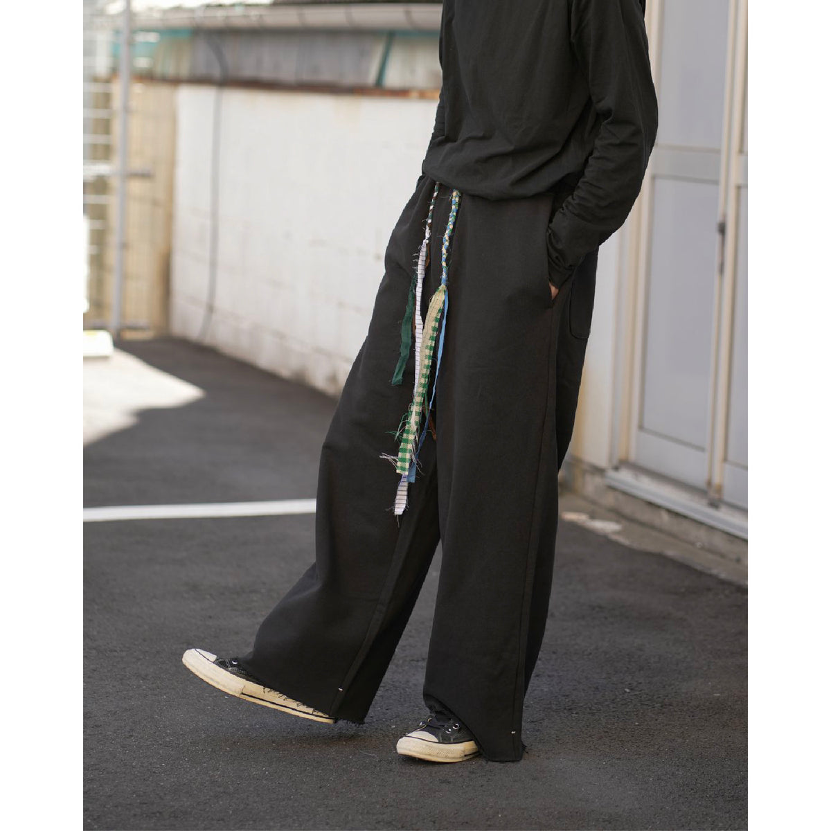 Wide sweat pants