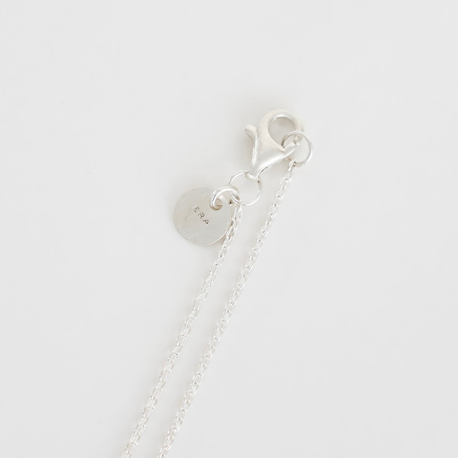 SL042 / TWNKL AZK NARROW NECKLESS