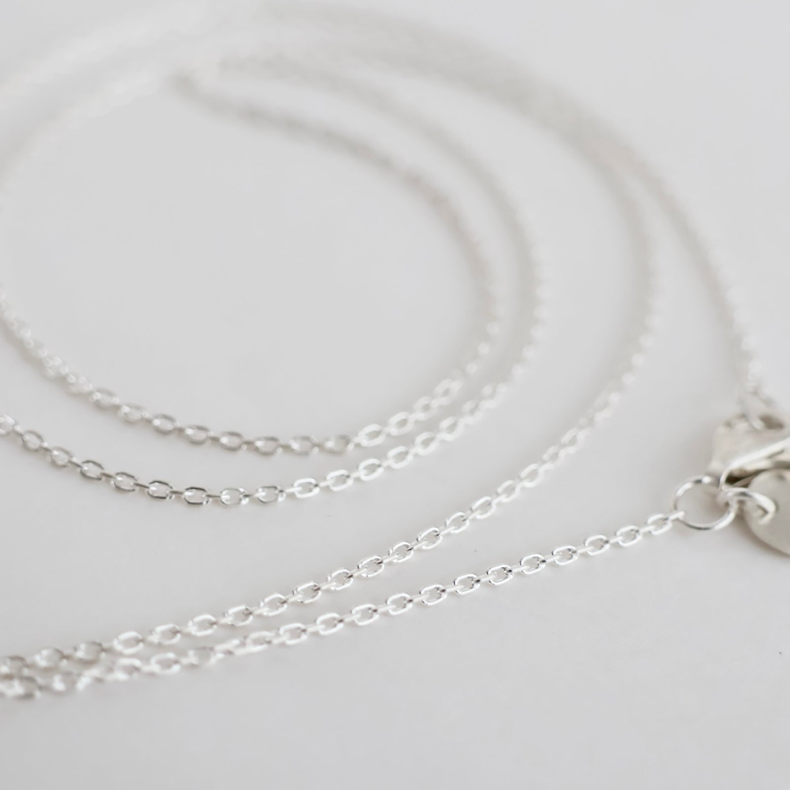 SL042 / TWNKL AZK NARROW NECKLESS