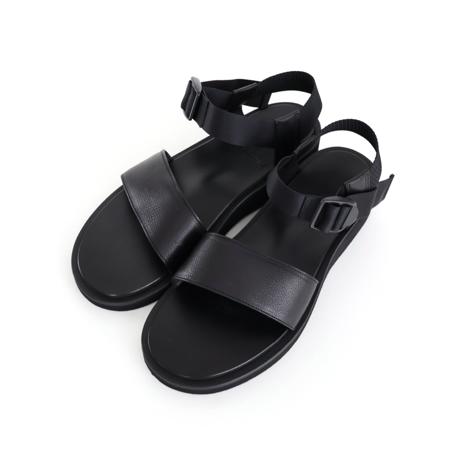 Sandals / Grained leather