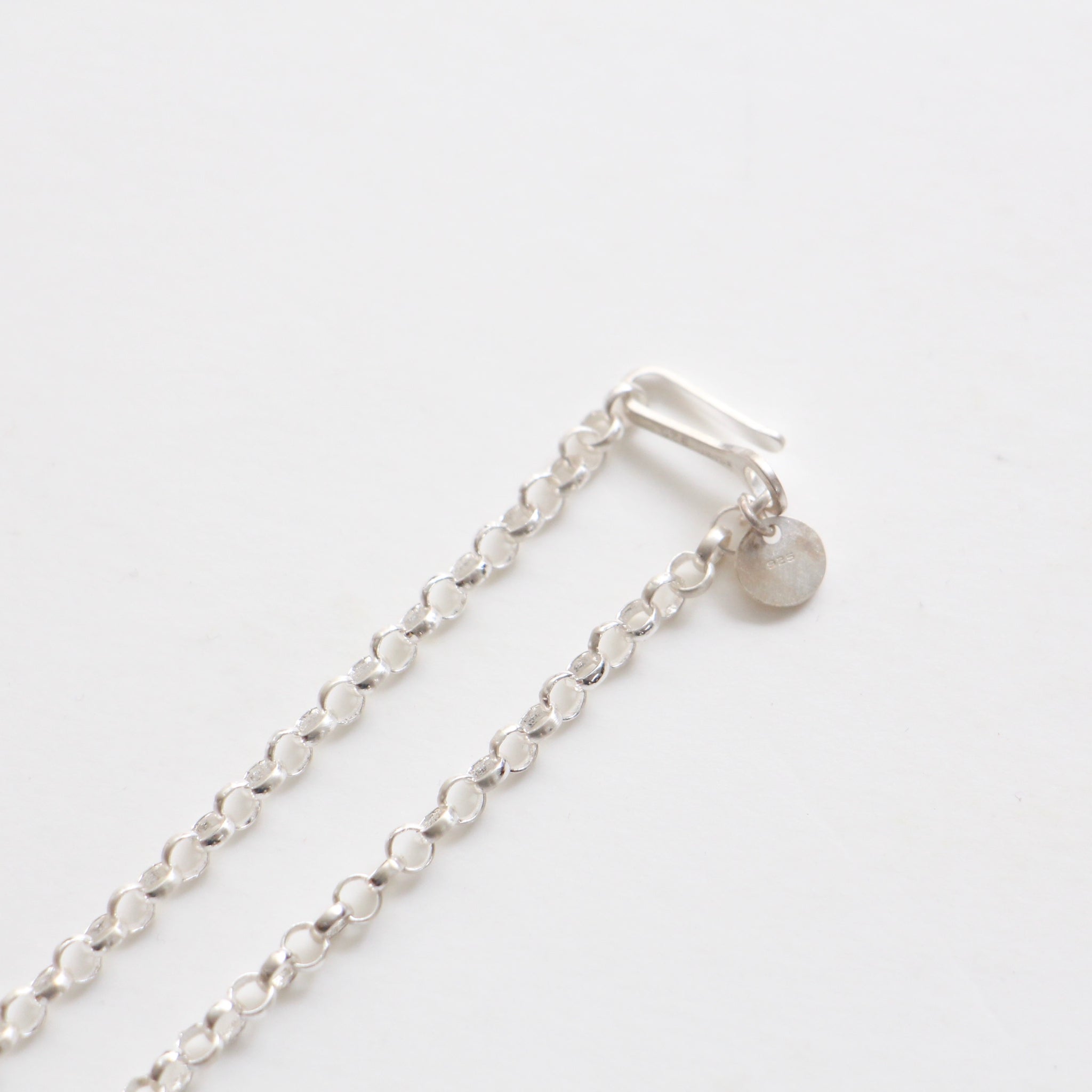 SL018 / TWNKL CIRCLE NECKLESS