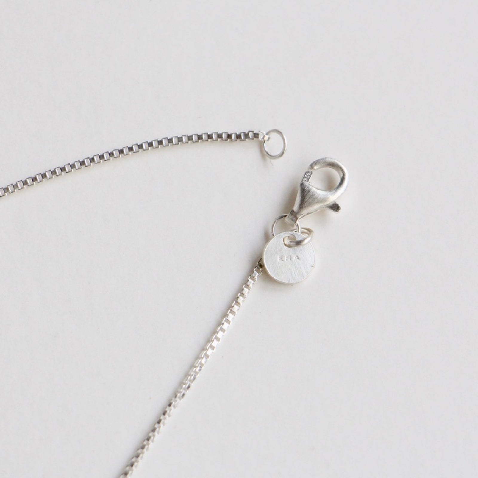 SL022 / TWNKL NECKLESS 1.0